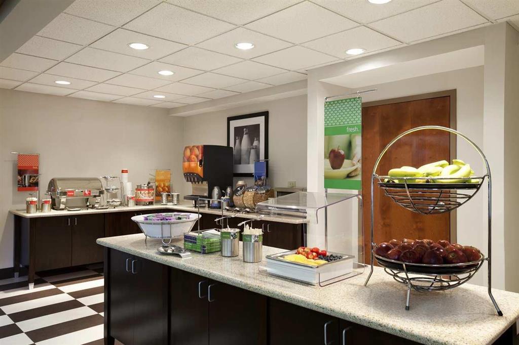 Hampton Inn & Suites Houston-Westchase Restoran gambar